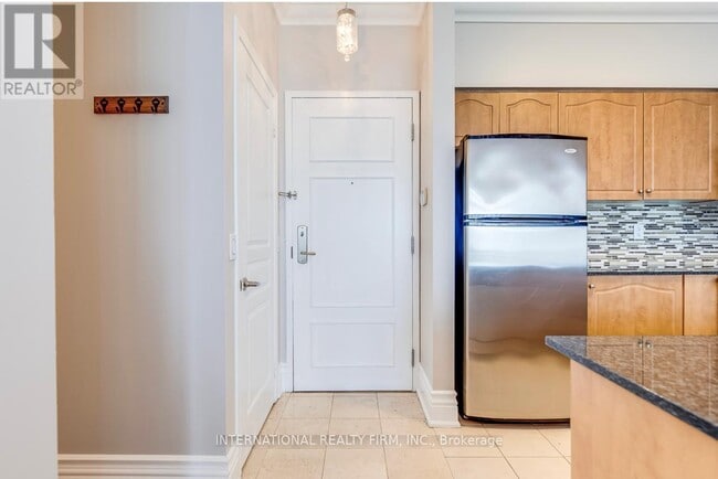 Photo du bâtiment - 350 Red Maple Rd