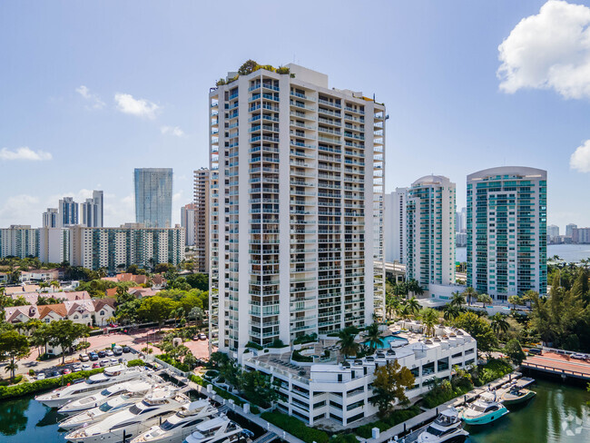 Building Photo - Marina Tower