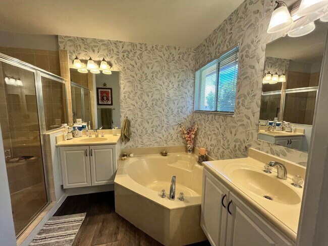 Foto del edificio - 4281 Coventry Pointe Way