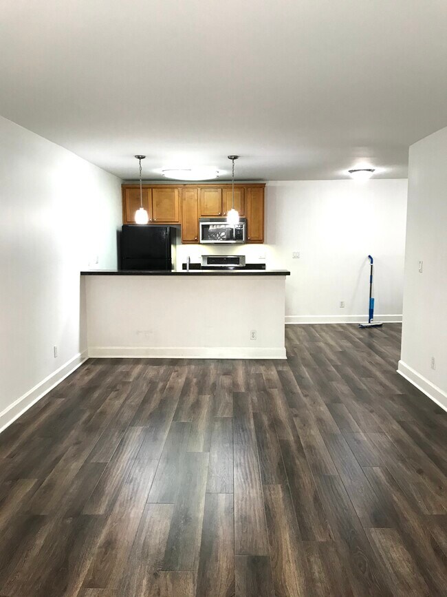 Building Photo - 10982 Roebling Ave