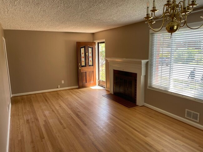 Living room -kitchen door view - 10912 Stillwater Ave
