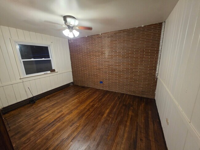Comedor - 2142 Western Ave