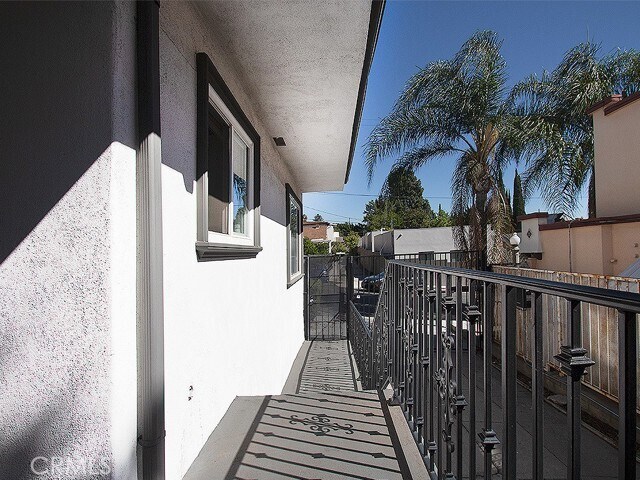 Foto del edificio - 2027 Vista Del Mar Ave