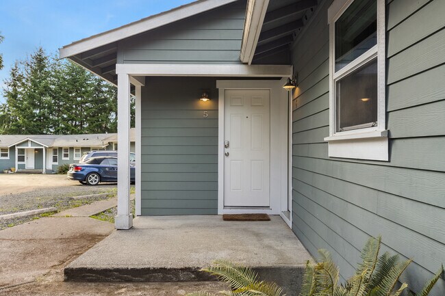 Building Photo - 1574 NE Park View Dr