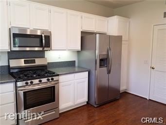 Building Photo - 3 br, 2.5 bath Townhome - 325 Rathbourne