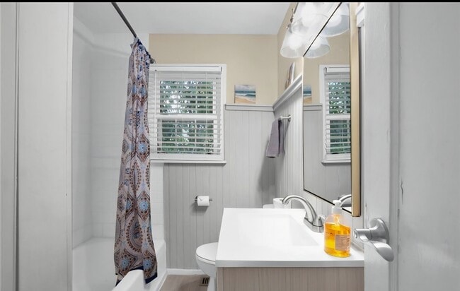 Building Photo - 2703 Pecan Dr