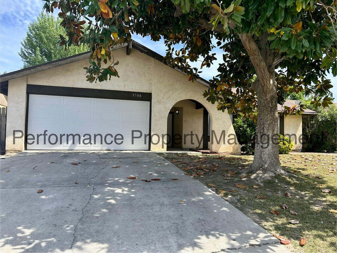Foto principal - Newly Remodeled 4 Bed/2 Bath SW Bakersfiel...