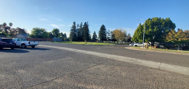 Building Photo - 1640 Baywood Dr