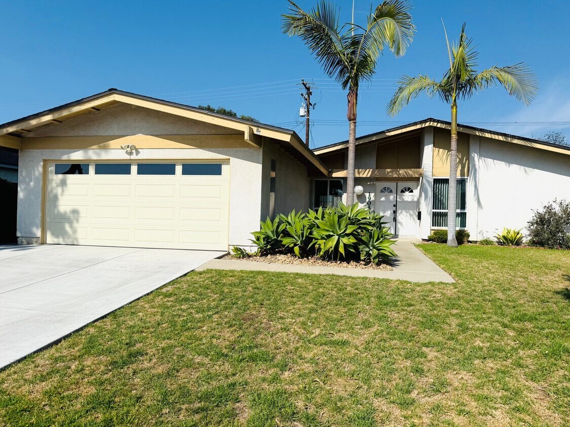 Foto principal - charming single-story 3-bedroom, 2-bathroo...