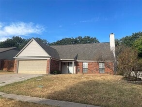 Building Photo - 1807 Chittam Dr