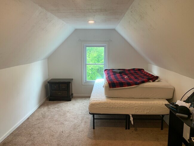 bedroom - 621 Cherry St