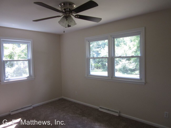 Foto del edificio - 20202 River Rd