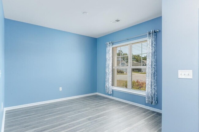 Foto del edificio - 5700 Redgum Dr