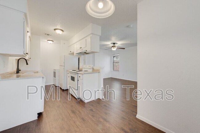 Foto del edificio - 5104 Herrick Ct