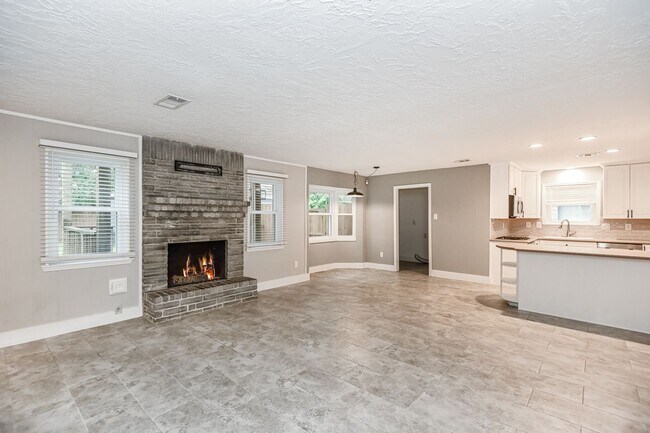 Building Photo - 7923 Dawnridge Dr