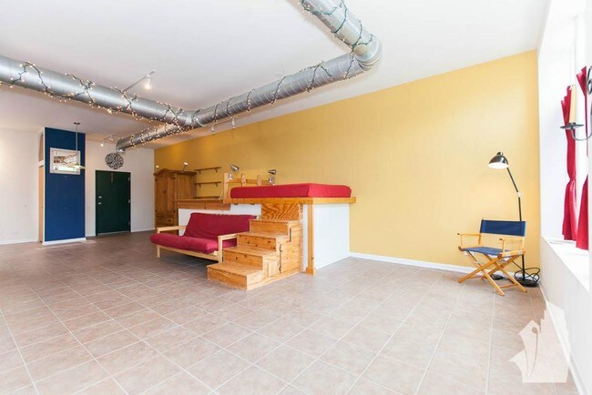 Foto del edificio - 2418 W Bloomingdale Ave