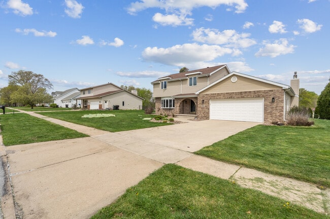 Building Photo - 1825 Continental Dr