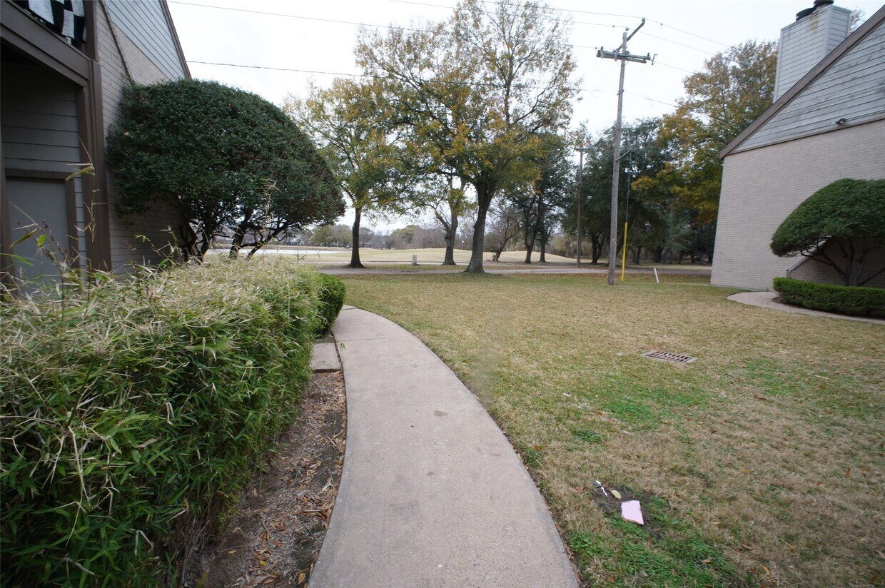 Foto del edificio - 8197 Sands Point Dr