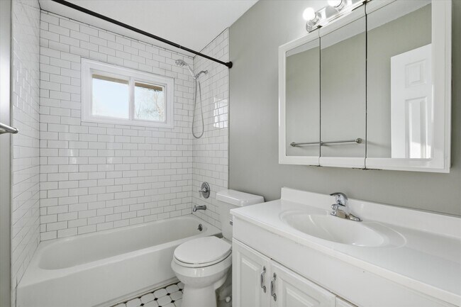 Building Photo - 4916 Crescent Ave