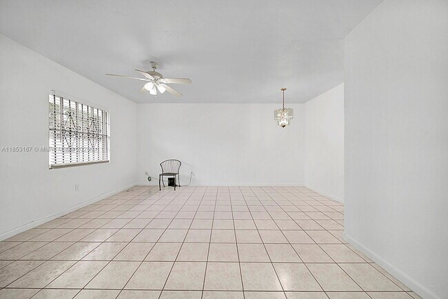 Foto del edificio - Northwest 36th Avenue, Miami Gardens, FL 33056 - 3 BR 1 BA single-family home