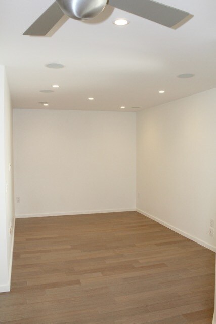 Foto del edificio - 141 S Clark Dr