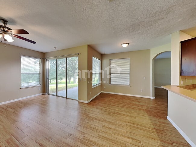 Building Photo - 526 Azalea Bloom Dr