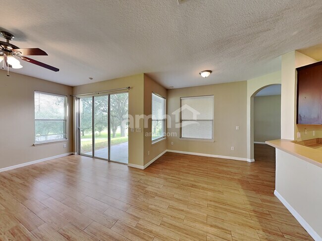 Foto del edificio - 526 Azalea Bloom Dr