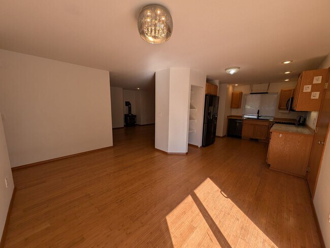 Building Photo - Well Maintained PO 3 Bedroom, HUGE FENCED ...