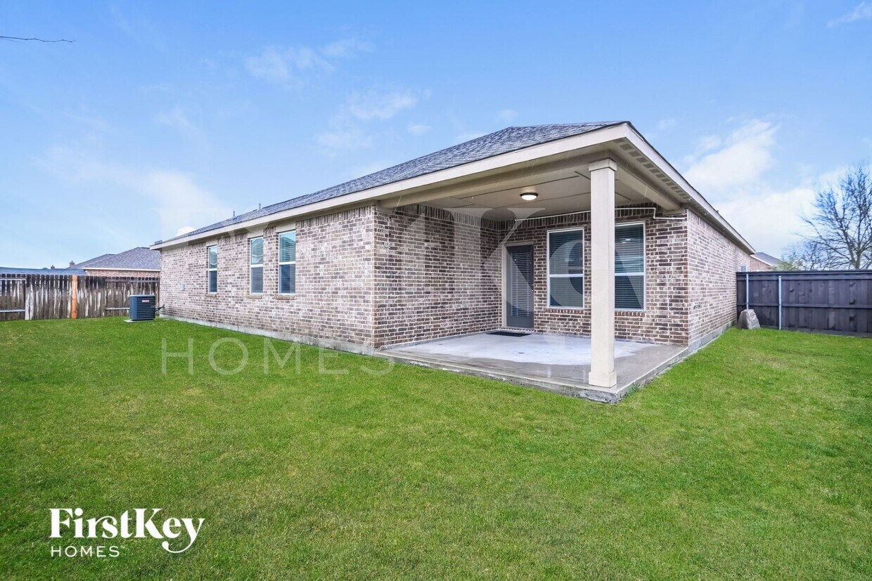 Foto del edificio - 719 Shady Meadow Ln