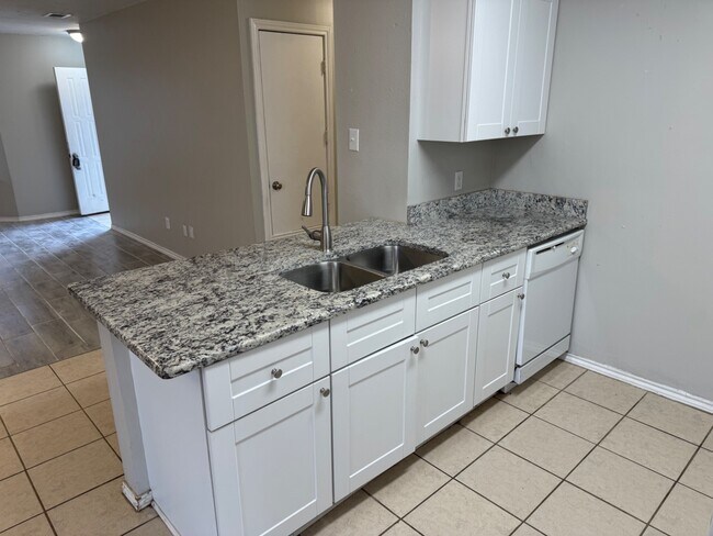 Foto del edificio - 4141 Stoneridge Dr