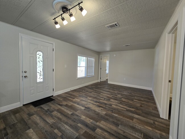 Building Photo - 2875 Bay Ave