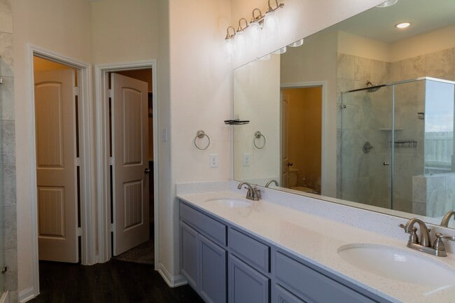 Foto del edificio - 221 White Wing Ln