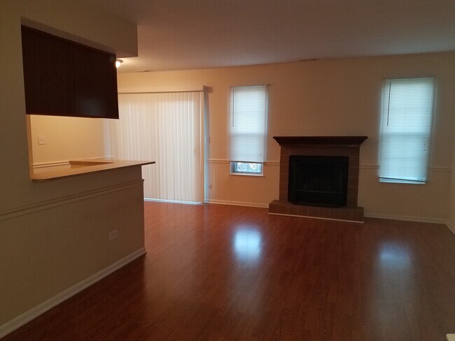 Building Photo - 579 Pleasant Pl