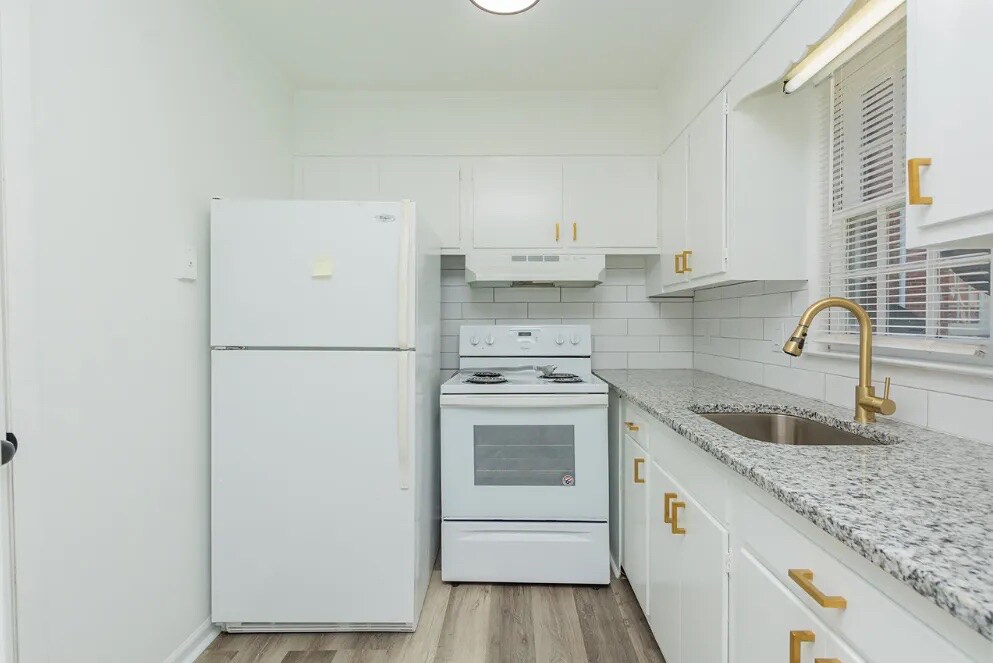 Primary Photo - Room in Apartment on Greenbriar Rd