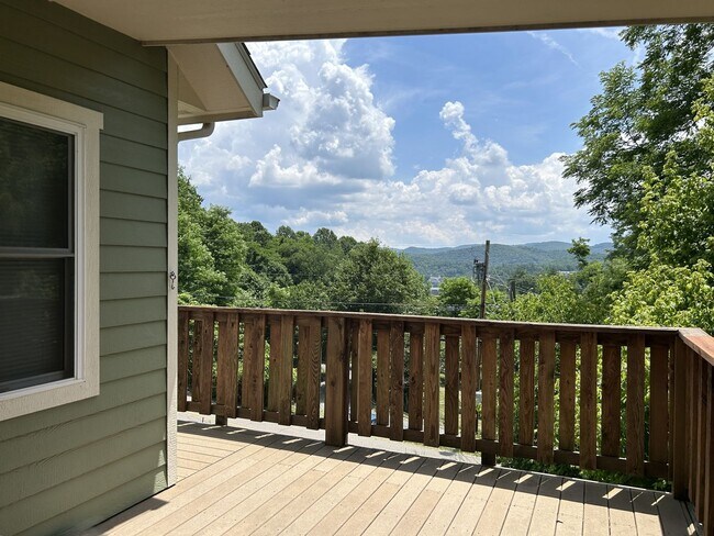 Foto del edificio - Just Beyond Downtown Boone with Amazing Mo...