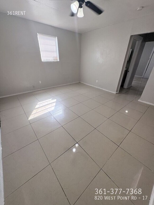 Foto del edificio - 820 W Point Rd