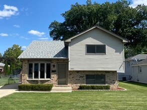 Building Photo - 2021 Kirschoff Ave