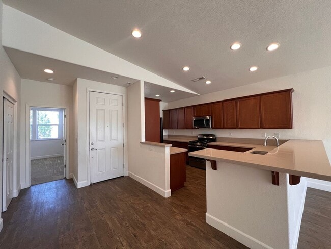 Building Photo - Large 4 bedroom home located in Green Valley Ranch, Fernley