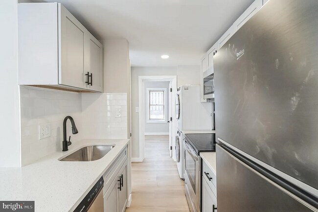 Foto del edificio - 1 bed bath in the heart of Fairmount