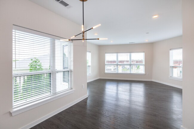 Living space with natural light - 3630 N Davidson St