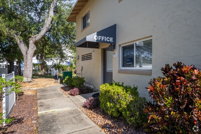 Leasing Office - Golfview Apartments