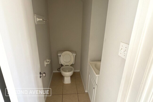 Foto del edificio - 993 Shelton Ln