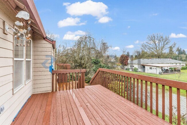 Building Photo - 9904 NE 27th Ct