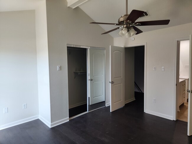 Photo - 434 Longwood Ct Apartment