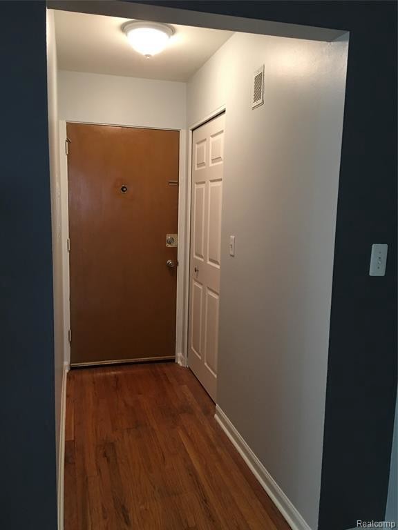 Foto del edificio - 4840 Briarwood Ave