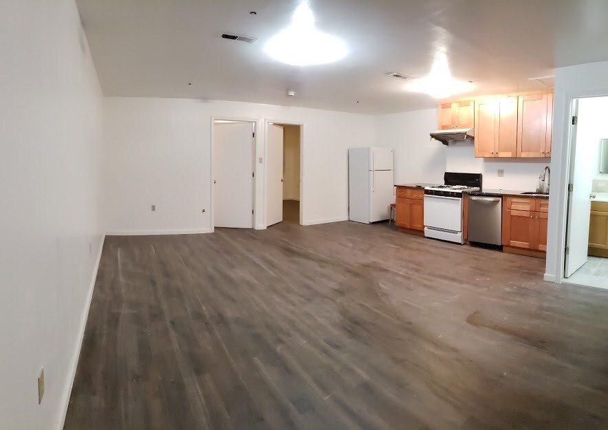 Living Room and Kitchen - 1030 Arch St