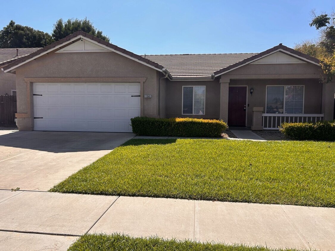 Primary Photo - Nice home for rent in Tulare!