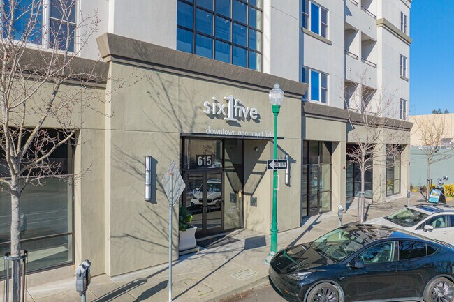 Building Photo - Six1Five