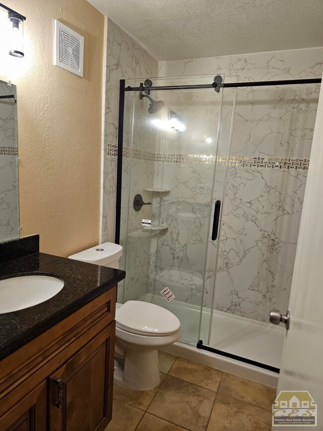 Foto del edificio - Sunny Laurel Street One Bedroom Apartment ...