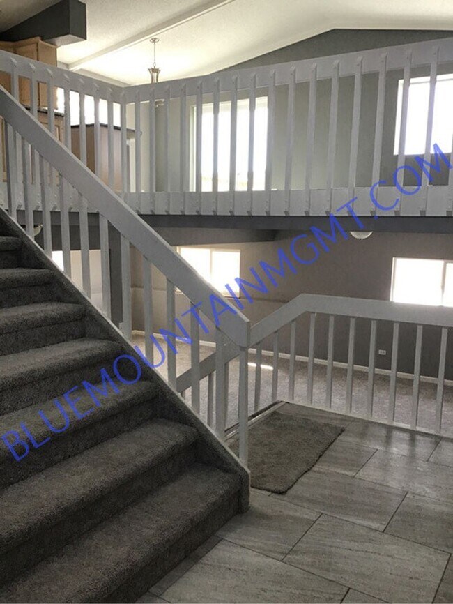Building Photo - 6 br, 3 bath House - 2355 Parliament Drive